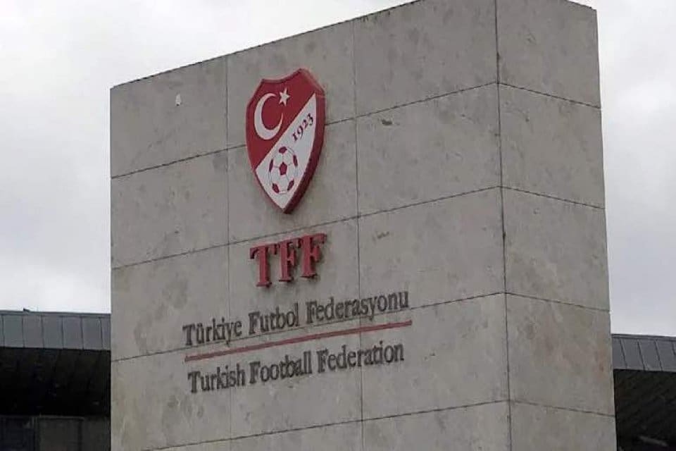 Profesyonel Futbol Disiplin Kurulu, Galatasaray Başkanı Dursun &Ouml;zbek ve Fenerbah&ccedil;e