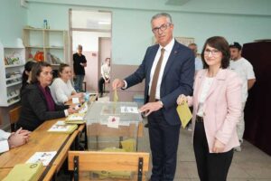 Başkan Arda, Cumhurbaşkanı Seçimi için oyunu kullandı. Oy kullanma işlemleri
