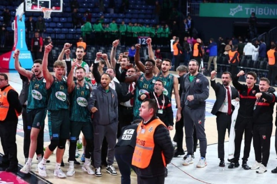 T&uuml;rkiye Sigorta Basketbol S&uuml;per Ligi'nde art arda d&ouml;rd&uuml;nc&uuml; galibiyetini g&uuml;&ccedil;l&uuml;