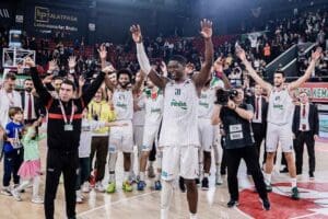 T&uuml;rkiye Sigorta Basketbol S&uuml;per Ligi'nde evinde Frutti Ekstra Bursaspor'u başabaş