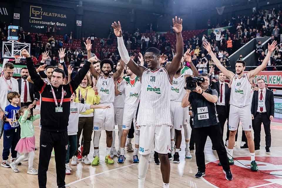 T&uuml;rkiye Sigorta Basketbol S&uuml;per Ligi'nde evinde Frutti Ekstra Bursaspor'u başabaş