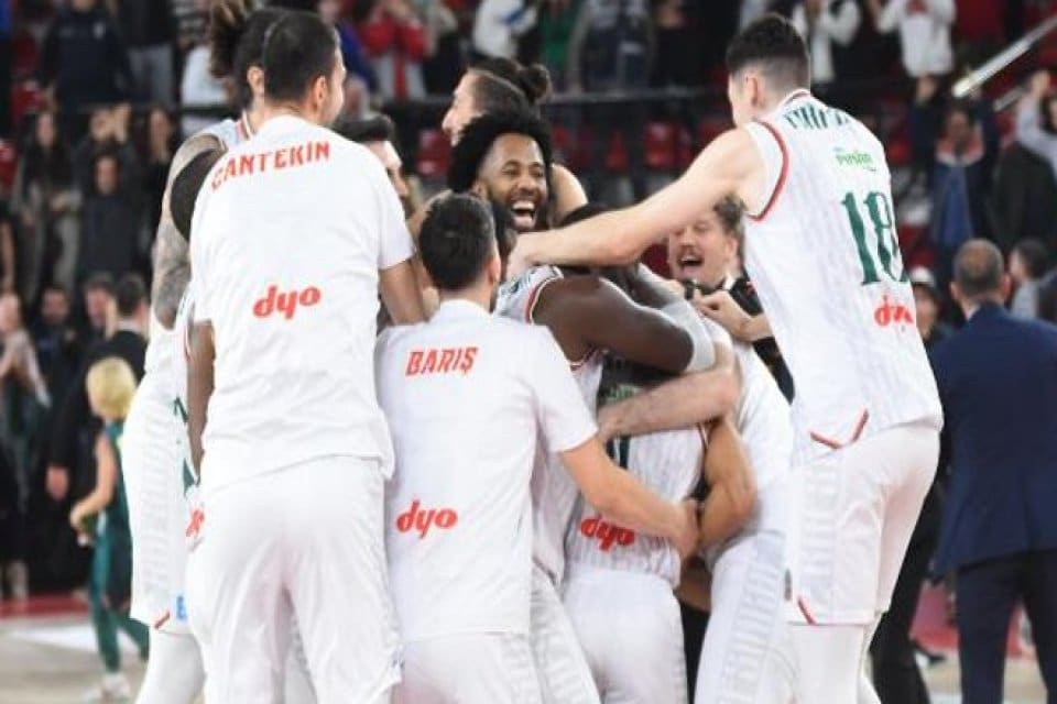 T&uuml;rkiye Sigorta Basketbol S&uuml;per Ligi'nde son olarak deplasmanda Manisa B&uuml;y&uuml;kşehir