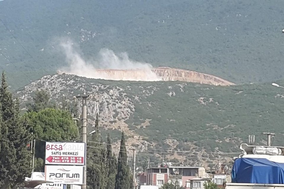 Pınarbaşı&rsquo;da yaşlısından gencine herkesin tepkisine sebep olan Taş Ocağı &ccedil;alışma