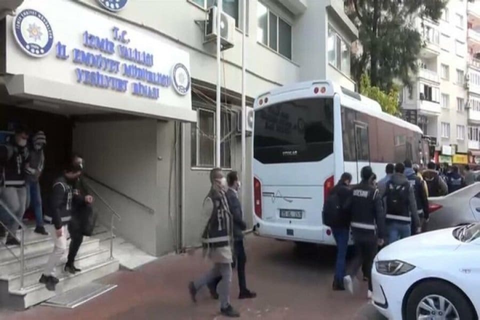 "Piramit satış sistemi" y&ouml;ntemiyle dolandırıcılık yaptıkları &ouml;ne s&uuml;r&uuml;len şebeke &uuml;yelerine