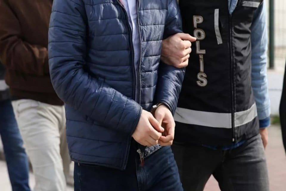 Aydın'ın Kuşadası il&ccedil;esinde ter&ouml;r propagandasından aranan ş&uuml;pheli, operasyonla yakaladı. İl