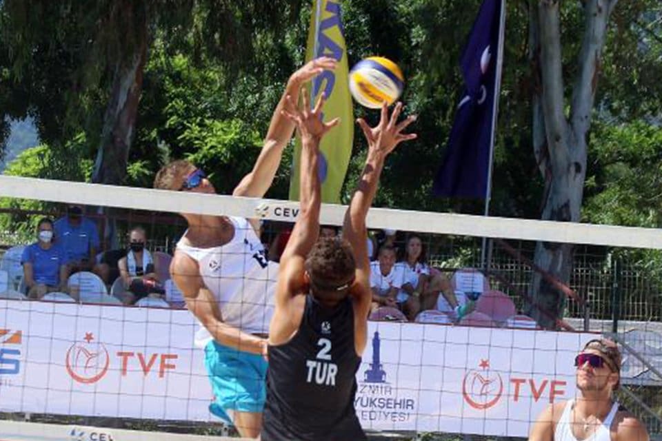U20 Plaj Voleybolu Avrupa Şampiyonası&rsquo;nda Kuru-G&uuml;ll&uuml;k ikilisi ikinci turda elendi.