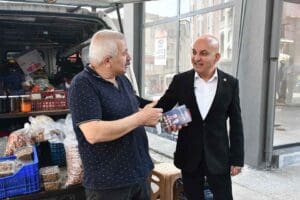 Polat se&ccedil;im b&ouml;lgesinde yaptığı saha &ccedil;alışmaları kapsamında esnafı 'da dinledi.