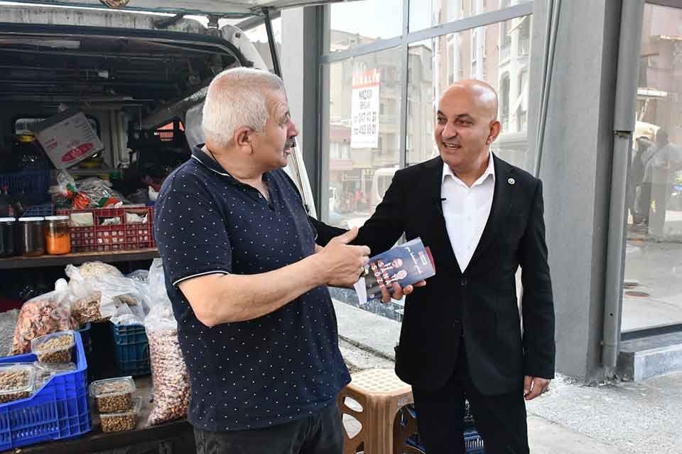Polat se&ccedil;im b&ouml;lgesinde yaptığı saha &ccedil;alışmaları kapsamında esnafı 'da dinledi.