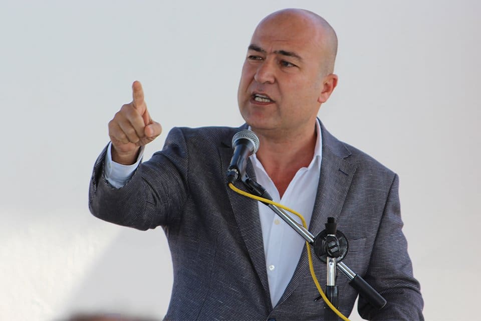 İzmir&rsquo;in &Ccedil;eşme il&ccedil;esine bağlı Ala&ccedil;atı Mahallesi&rsquo;ndeki polis merkezinde g&ouml;revli komiser