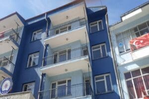 Manisa'nın Demirci il&ccedil;esinde g&uuml;zellik salonu işleten Yeşim Akbaş (26), İl&ccedil;e