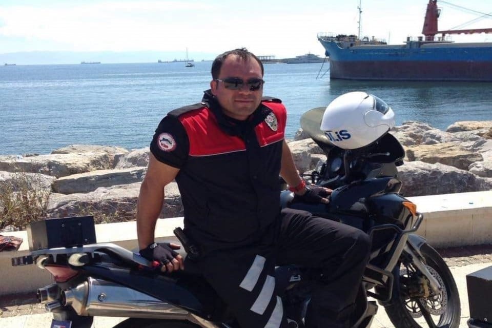 Muğla'da Milas-Bodrum Havalimanı'nda g&ouml;revli polis memuru Burhan Kurtuluş (42), ge&ccedil;irdiği
