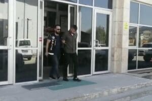 K&uuml;tahya&rsquo;da, polisin bir otomobilde yaptığı aramada uyuşturucu madde&nbsp;ile bagaj d&ouml;şemesinin