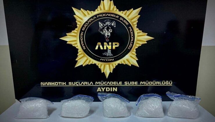 Polisin ‘dur’ ihtarına uymayan 2 otomobilden 5 kilo uyuşturucu çıktı