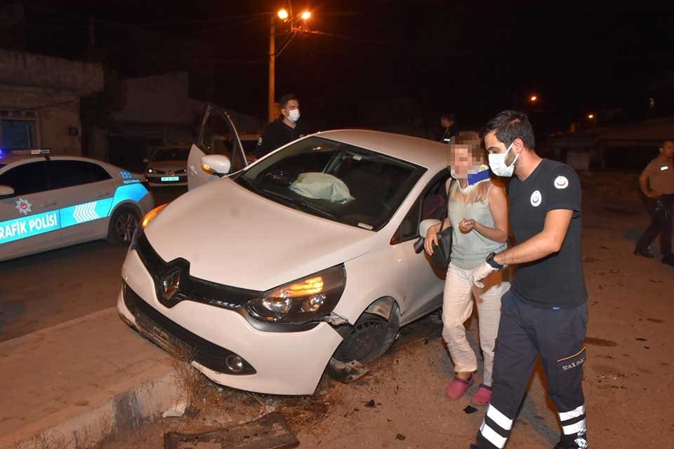 İzmir'in Konak il&ccedil;esinde, otomobili uygulama noktasında durdurulup, kimlik ve ehliyet