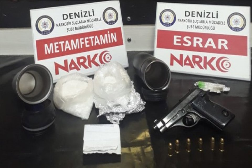 DENİZLİ'de durdurulan ara&ccedil;ta yapılan aramada termosa gizlenen 309 gram metamfetamin