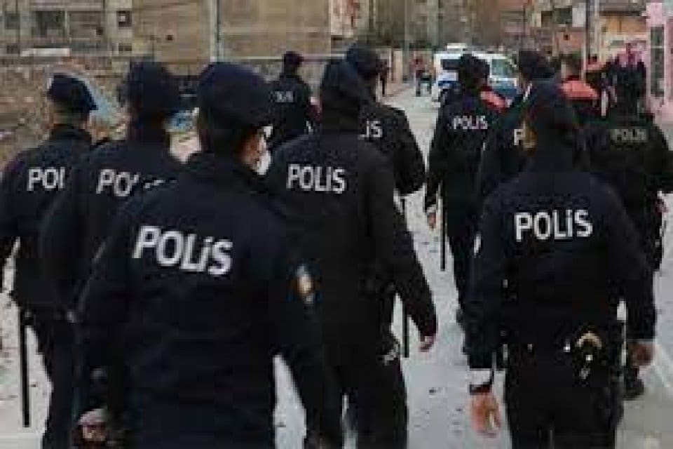 Polislerin mesai saatleri yeniden d&uuml;zenleniyor. Emniyet Genel M&uuml;d&uuml;r&uuml; Mehmet Aktaş,