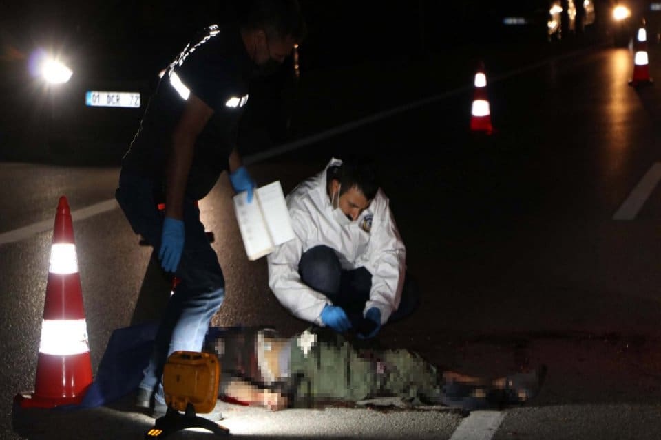 Gaziantep'te, kontrol noktasında 'dur' ihtarına uymayarak s&uuml;r&uuml;c&uuml;s&uuml;n&uuml;n ka&ccedil;tığı&nbsp;minib&uuml;s, kovalamaca sonucu