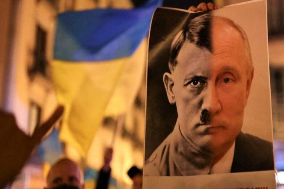 Polonya Başbakanı Mateusz Morawiecki, Rusya Devlet Başkanı Vladimir Putin’i, "Adolf