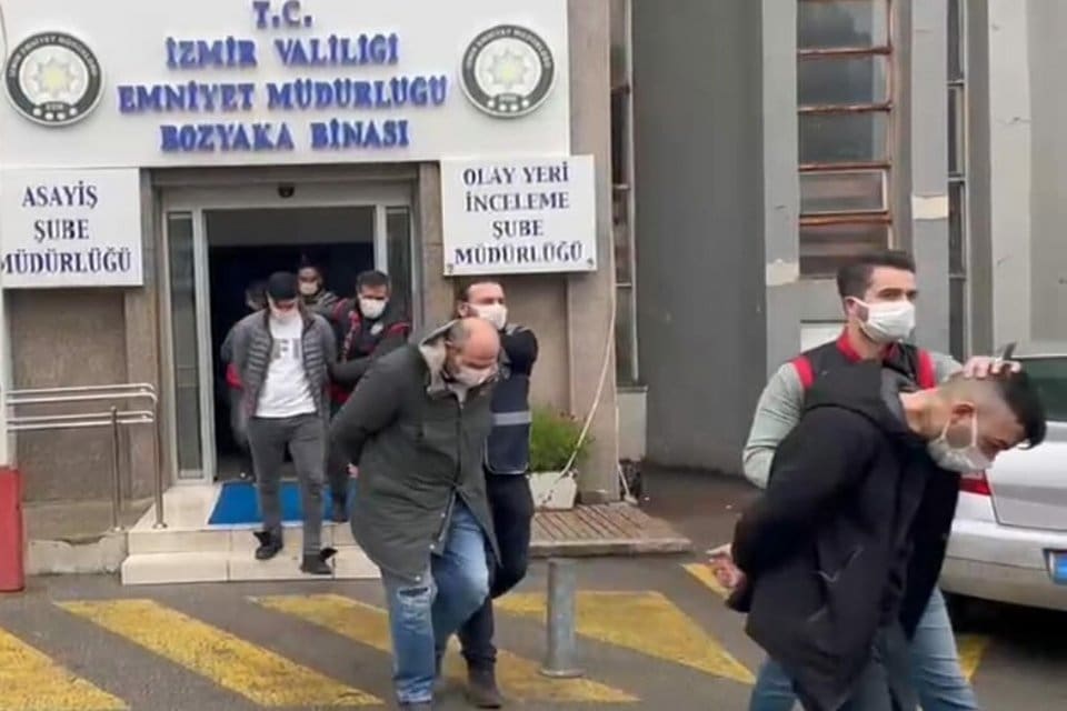İzmir'in Buca il&ccedil;esinde Kenan &Ccedil;okoğullu'nun (29) pompalı t&uuml;fekle &ouml;ld&uuml;r&uuml;lmesi olayıyla