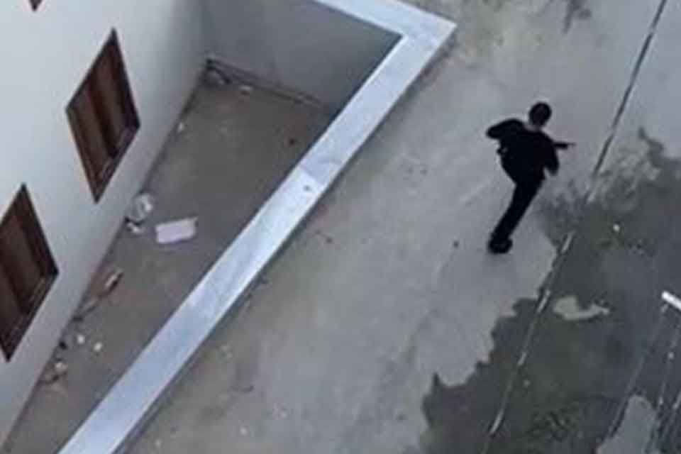 AYDIN&rsquo;ın Kuşadası il&ccedil;esinde V.&Ouml;.'n&uuml;n pompalı t&uuml;fekle rastgele a&ccedil;tığı ateş sonucu