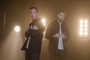 Doğu Demirkol'un sunduğu&nbsp;Alelade Show&rsquo;un konuğu, sunucunun da yakın arkadaşı olan