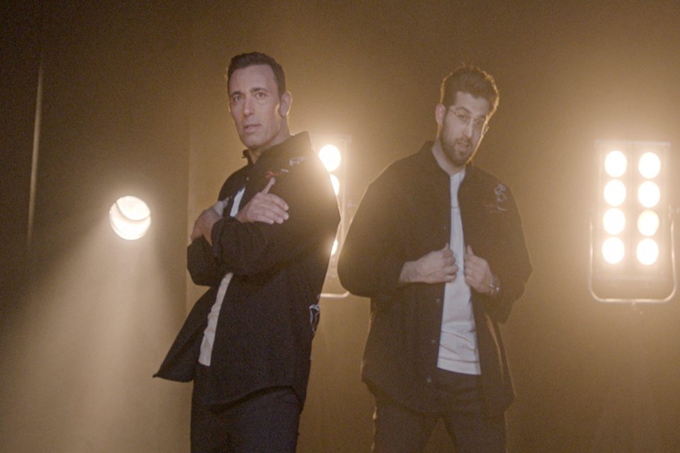 Doğu Demirkol'un sunduğu&nbsp;Alelade Show&rsquo;un konuğu, sunucunun da yakın arkadaşı olan