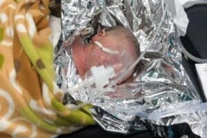 Siverek'te yeni doğan bebek, poşete konularak sokağa terk edildi. Bebek