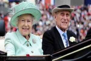 Buckingham Sarayı'ndan yapılan a&ccedil;ıklamaya g&ouml;re, 99 yaşındaki Prens Philip'in hayatını