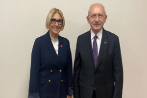 AK Parti'nin simge şarkısı olan 'Beraber y&uuml;r&uuml;d&uuml;k biz bu yollarda&rsquo;'