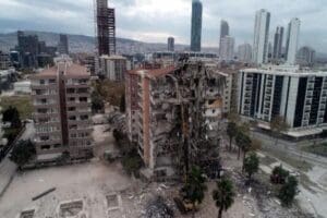 İzmir'in Karaburun il&ccedil;esi a&ccedil;ıklarında sabaha karşı 4,2 b&uuml;y&uuml;kl&uuml;ğ&uuml;nde depremin ardından