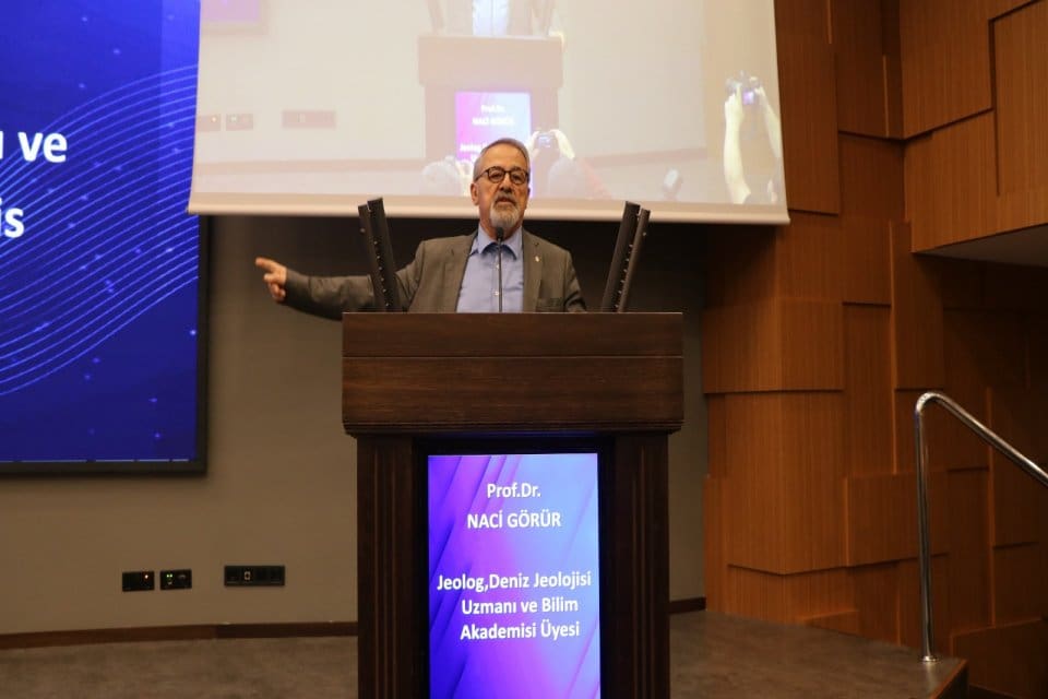 İZTO&rsquo;da d&uuml;zenlenen ortak meclis toplantısına katılan Prof. Dr. G&ouml;r&uuml;r, &ldquo;Eğer