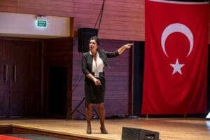 İzmir B&uuml;y&uuml;kşehir Belediyesi tarafından d&uuml;zenlenen İkinci Y&uuml;zyılın İktisat Kongresi&rsquo;nin &uuml;&ccedil;&uuml;nc&uuml;