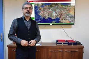 İzmir Dokuz Eylül Üniversitesi (DEÜ) Deprem Araştırma ve Uygulama Merkezi