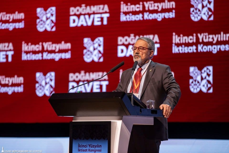İkinci Y&uuml;zyılın İktisat Kongresi&rsquo;nin d&ouml;rd&uuml;nc&uuml; g&uuml;n&uuml;nde konuşan jeolog Prof. Dr.