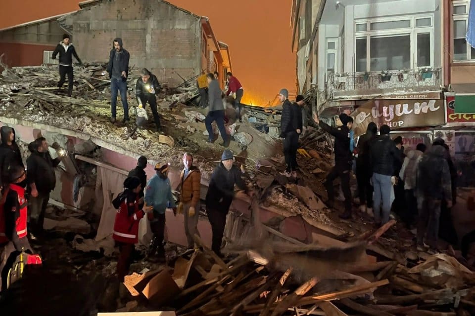 Prof. Dr. Okan T&uuml;ys&uuml;z, Kuzey Anadolu Fayı &uuml;zerinde bulunan &Ccedil;orum,