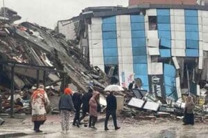 Tarih&ccedil;i – yazar Prof. Dr.&nbsp;İlber Ortaylı,&nbsp;Kahramanmaraş'taki depremlerde yıkılan ve KKTC'li