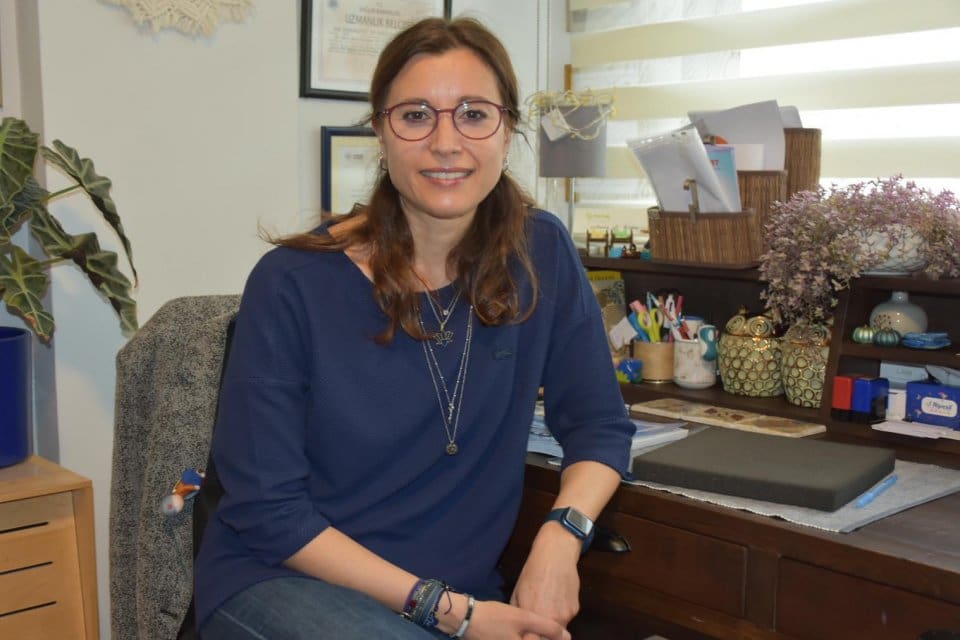 Ege&nbsp;&Uuml;niversitesi &Ccedil;ocuk ve Ergen Psikiyatrisi Anabilim Dalı &Ouml;ğretim &Uuml;yesi Prof.