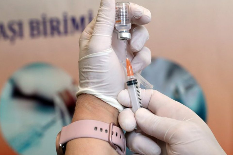 Bilim Kurulu &Uuml;yesi Prof. Dr. Tevfik &Ouml;zl&uuml;, mutant vir&uuml;s&uuml;n d&uuml;nyada