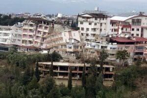 İzmir Dokuz Eyl&uuml;l &Uuml;niversitesi'nin (DE&Uuml;) Deprem Araştırma ve Uygulama Merkezi