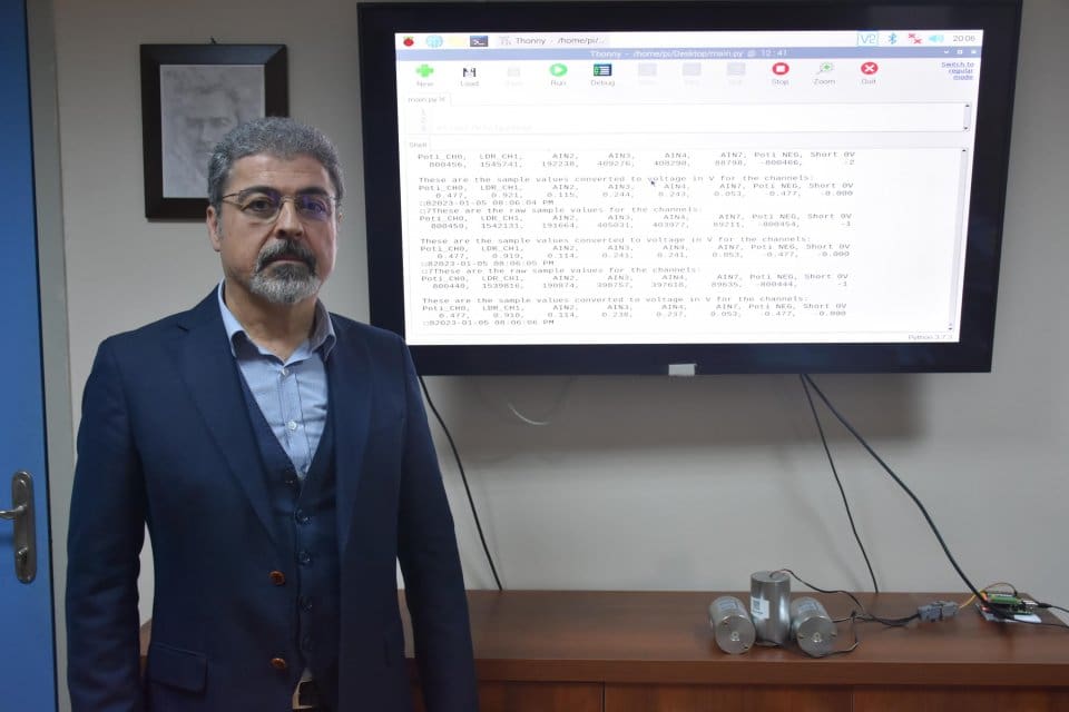 İzmir'deki Dokuz Eyl&uuml;l &Uuml;niversitesi (DE&Uuml;) Deprem Araştırma ve Uygulama Merkezi