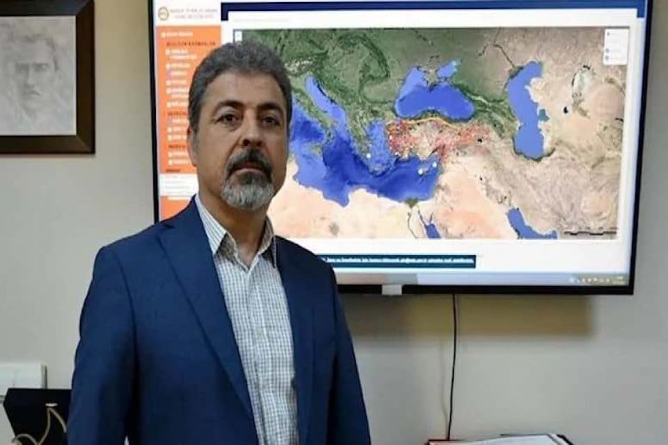 Dokuz Eyl&uuml;l &Uuml;niversitesi (DE&Uuml;) Deprem Araştırma ve Uygulama Merkezi M&uuml;d&uuml;r&uuml;