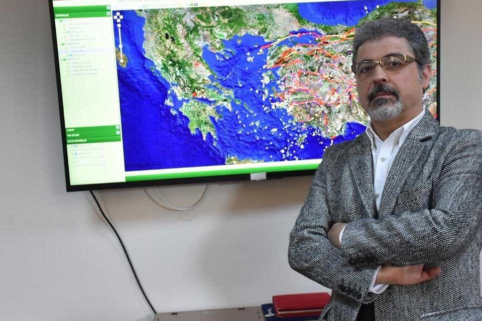 İZMİR Dokuz Eyl&uuml;l &Uuml;niversitesi (DE&Uuml;) Deprem Araştırma ve Uygulama Merkezi