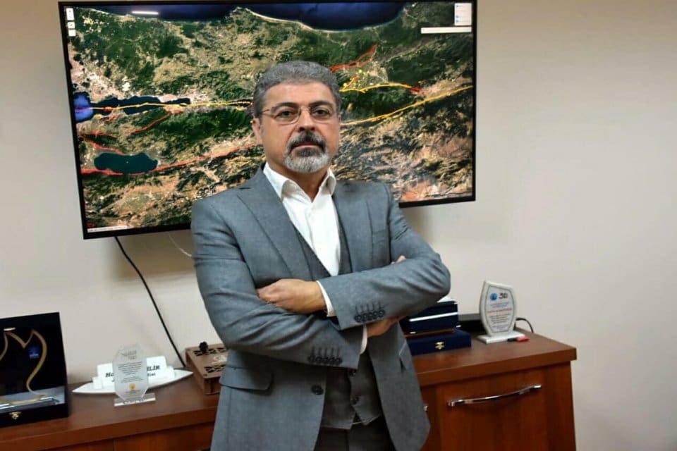 İzmir'deki Dokuz Eyl&uuml;l &Uuml;niversitesi'nin (DE&Uuml;) Deprem Araştırma ve Uygulama Merkezi