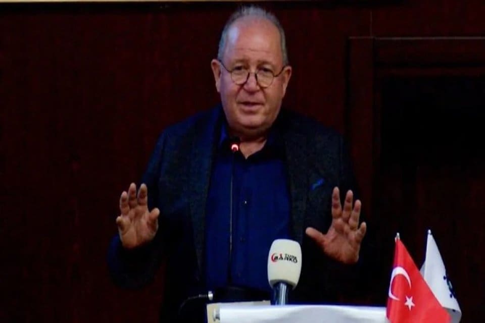 'Deprem Tehlikesi ve İstanbul' başlıklı panele katılan Prof. Dr. Ş&uuml;kr&uuml;