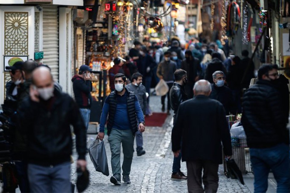 Prof. Dr. Tevfik Özlü, toplumun yüzde 60-70’i aşılanabilirse yaza kadar