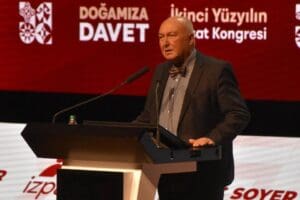 İzmir'de, 'Doğamıza Davet' sloganıyla ger&ccedil;ekleştirilen 'İkinci Y&uuml;zyılın İktisat Kongresi'nde İstanbul