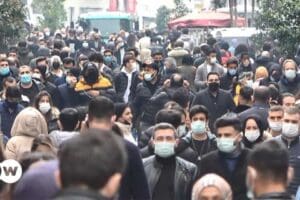 Omikron varyantının hafif seyretmesinin nedenini &lsquo;kısmen toplumsal bağışıklığın kazanılması&rsquo; olarak
