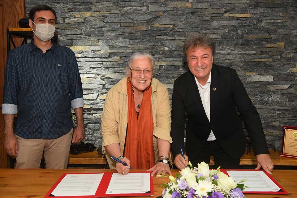 Bornova Belediyesi ve İzmir Kent Konseyi arasında işbirliği protokol&uuml; imzalandı.