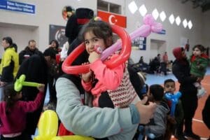 Psikososyal&nbsp;destek&nbsp;aktivitelerinin uyum s&uuml;recindeki depremzedeler i&ccedil;in &ouml;nemli olduğunu ifade eden Uzman