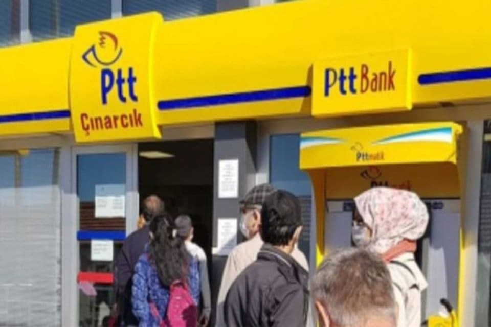 Yalova'nın &Ccedil;ınarcık il&ccedil;esindeki PTT şubesinde yaklaşık 4 milyon lirayı zimmetine